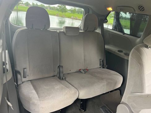 Used 2015 Toyota Sienna LE AWD/4WD image 7