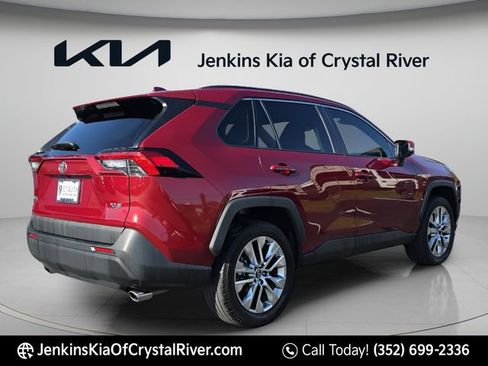 Used 2021 Toyota RAV4 XLE Premium FWD image 7