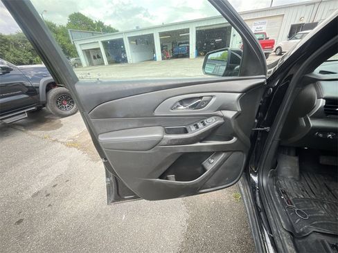 Used 2022 Chevrolet Traverse LT image 12