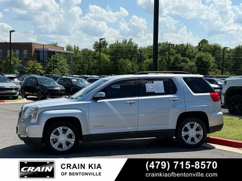 Used 2017 GMC Terrain SLE w/ Convenience Package FWD image 4