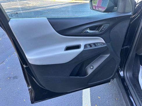 Used 2021 Chevrolet Equinox LT w/ Driver Convenience Package image 10