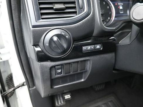 Used 2022 Nissan Titan SV image 13