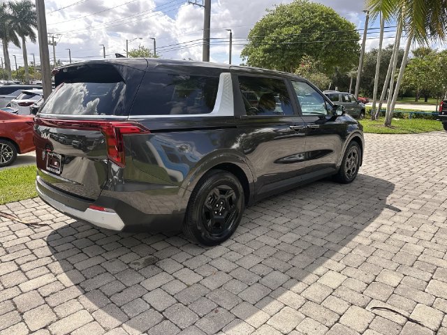 Used 2026 Kia Carnival FWD image 38