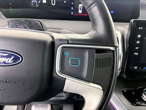 Used 2025 Ford Expedition Platinum w/ Driver's Package AWD/4WD image 19
