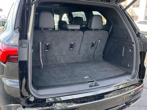 Used 2025 Buick Enclave Sport Touring image 4