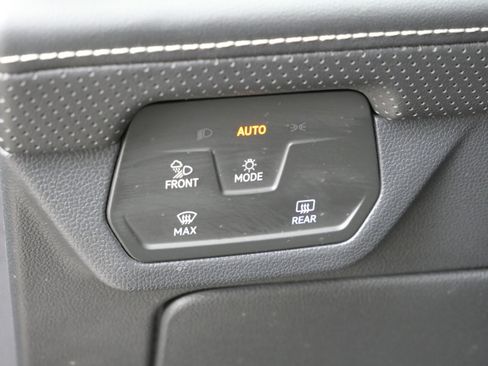 Used 2024 Volkswagen Atlas SE w/ Panoramic Sunroof Package image 21