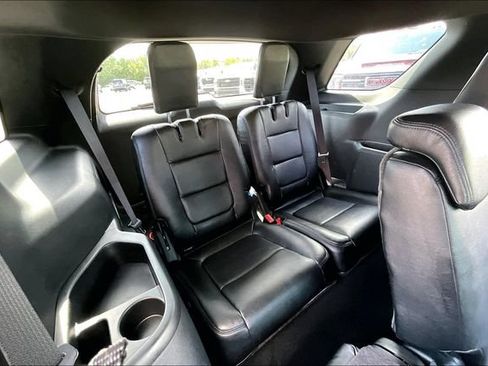 Used 2019 Ford Explorer XLT FWD image 26