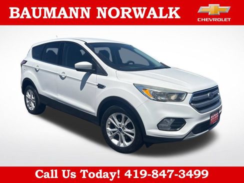 Used 2017 Ford Escape SE FWD image 8