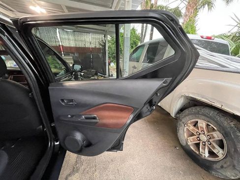 Used 2019 Nissan Kicks SR w/ Exterior Package FWD image 13