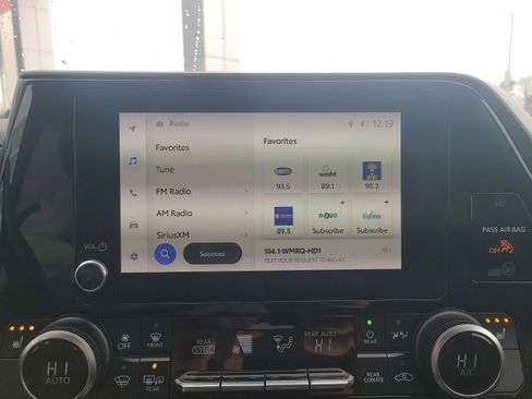 Used 2023 Toyota Highlander XLE image 30