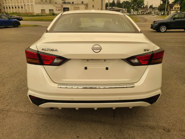 Used 2023 Nissan Altima 2.5 SV FWD image 9
