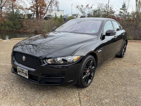 Used 2019 Jaguar XE Prestige image 11