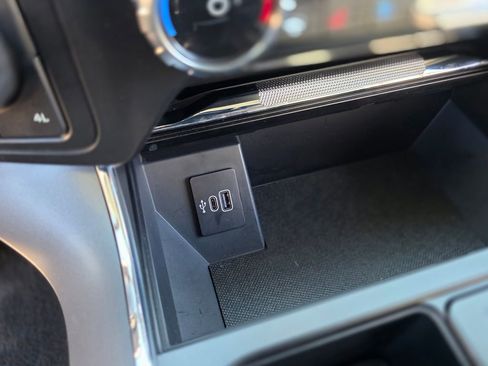 Used 2025 Ford F150 Lariat w/ Equipment Group 501A Mid image 31