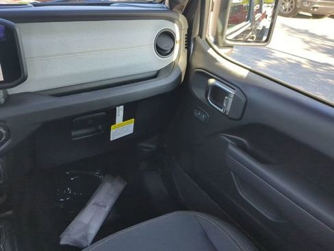 New 2025 Jeep Gladiator Sport image 16