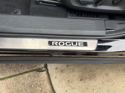 Used 2024 Nissan Rogue SL image 48