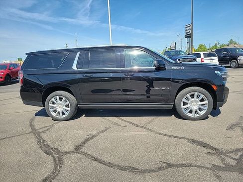 Used 2021 Chevrolet Suburban High Country w/ Premium Package AWD/4WD image 4