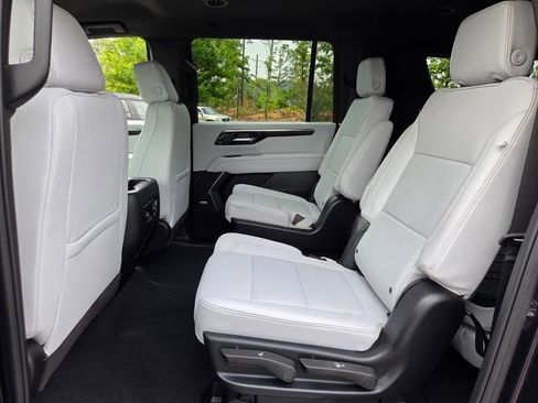 Used 2025 Chevrolet Suburban Premier AWD/4WD image 14