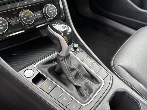 Used 2024 Volkswagen Jetta SE FWD image 25