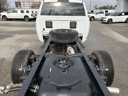 Used 2025 RAM 3500 Big Horn AWD/4WD image 30