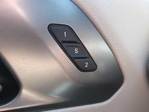 Used 2024 Chrysler Pacifica Touring-L FWD image 37