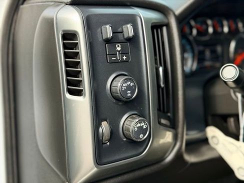 Used 2018 Chevrolet Silverado 1500 LT w/ Trailering Package AWD/4WD image 6