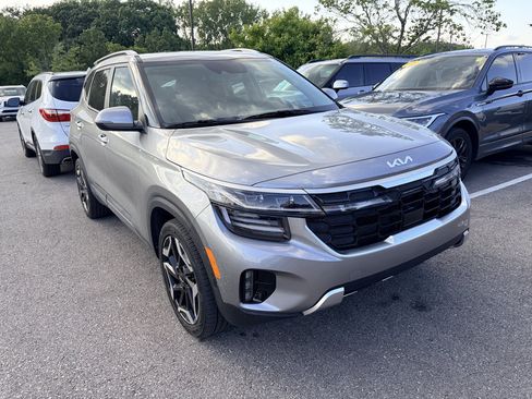 Used 2024 Kia Seltos SX w/ SX Sunroof Package AWD/4WD image 7