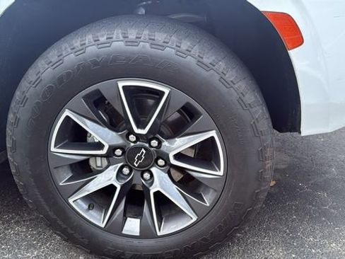Used 2022 Chevrolet Tahoe Z71 w/ Luxury Package AWD/4WD image 8