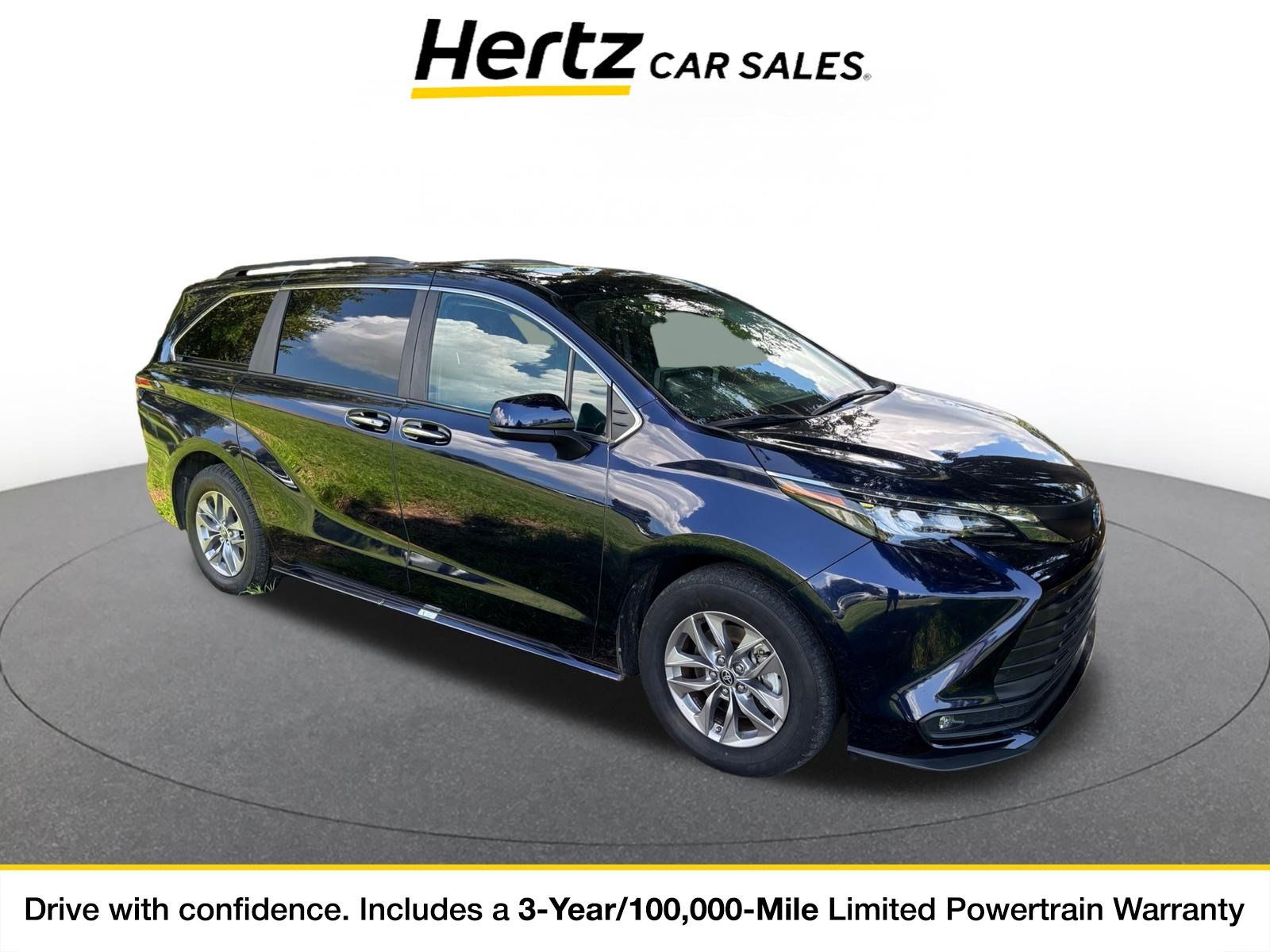 Used 2025 Toyota Sienna XLE FWD image 1