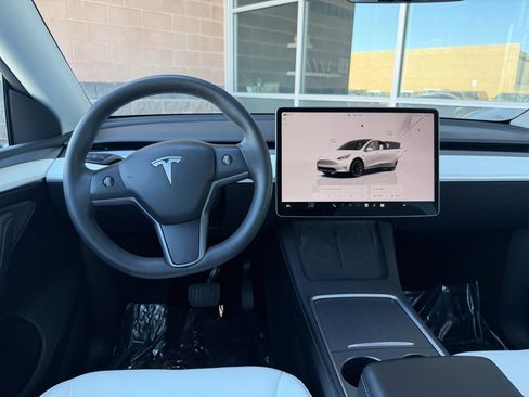 Used 2024 Tesla Model Y 2WD image 16