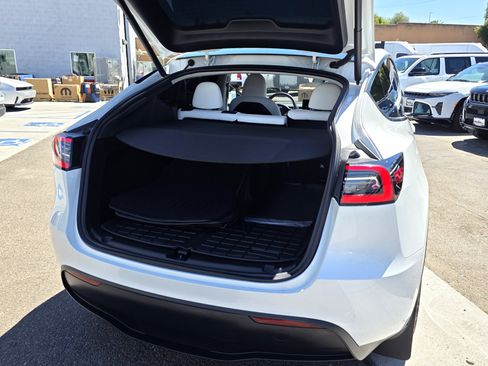 Used 2023 Tesla Model Y Performance AWD/4WD image 16