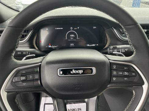 Used 2025 Jeep Grand Cherokee L Altitude AWD/4WD image 14