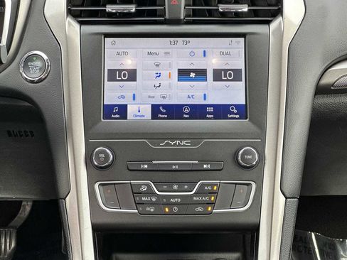 Used 2019 Ford Fusion SE image 16