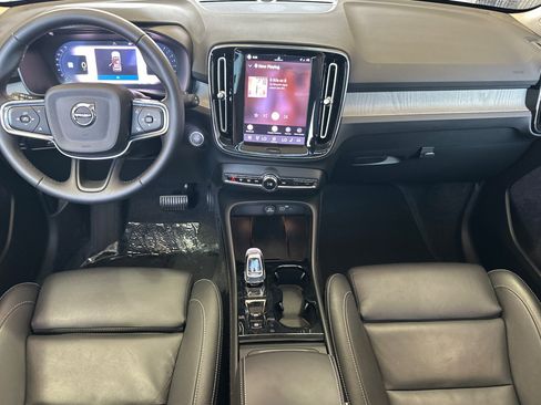 Certified 2025 Volvo XC40 B5 Plus AWD/4WD image 16