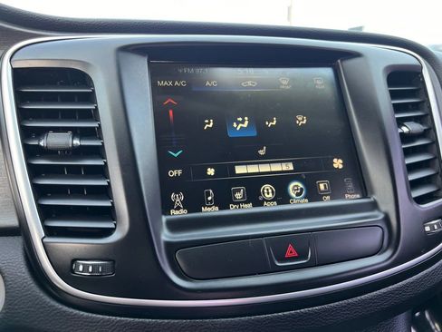 Used 2017 Chrysler 200 Limited Platinum FWD image 42