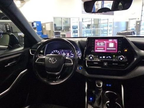 Used 2022 Toyota Highlander XSE image 25