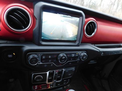 Used 2022 Jeep Wrangler Unlimited Rubicon w/ Cold Weather Group image 10