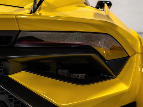 Used 2022 Lamborghini Huracan STO RWD image 32