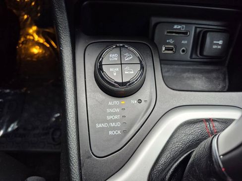 Used 2015 Jeep Cherokee Trailhawk w/ Leather Interior Group image 22