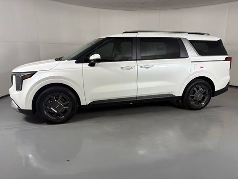 New 2026 Kia Carnival EX image 5