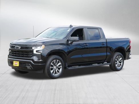 Used 2023 Chevrolet Silverado 1500 RST w/ Z71 Off-Road Package AWD/4WD image 3