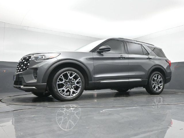 Used 2025 Ford Explorer Platinum w/ Ultimate Package AWD/4WD image 13