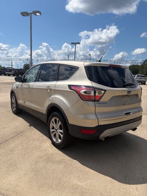 Used 2017 Ford Escape SE w/ SE Cold Weather Package AWD/4WD image 3