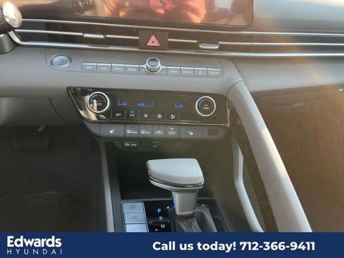 New 2025 Hyundai Elantra SEL image 22