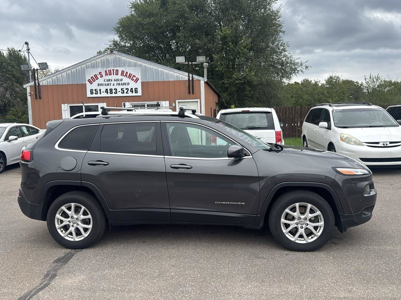 Used 2015 Jeep Cherokee Latitude w/ Cold Weather Group AWD/4WD image 4