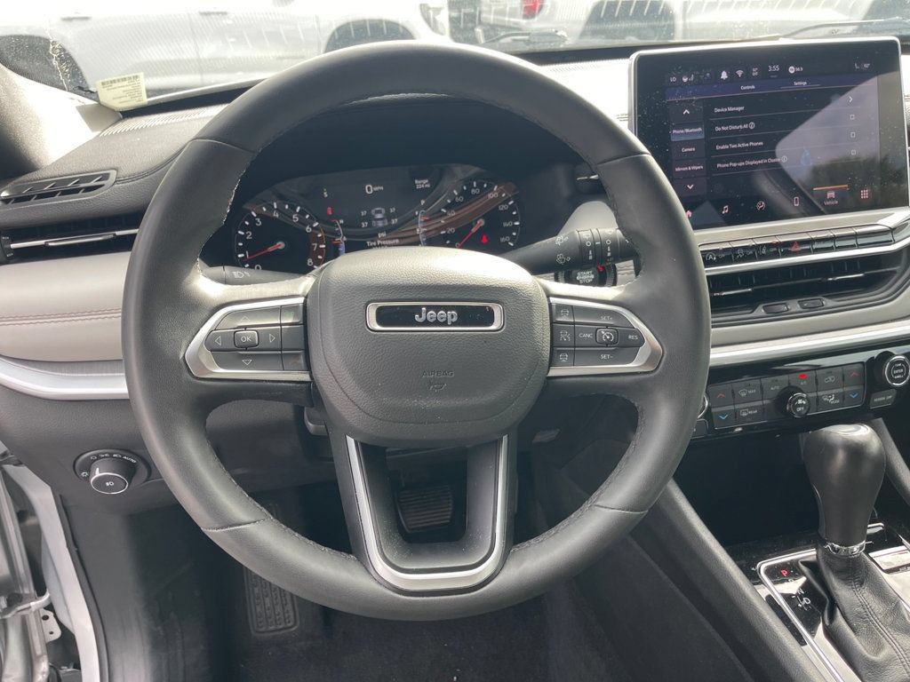 Used 2025 Jeep Compass Limited AWD/4WD image 15