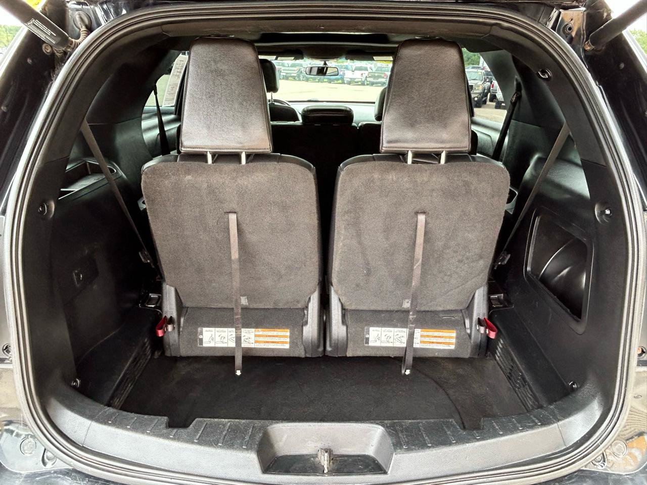 Used 2017 Ford Explorer XLT w/ XLT Technology Feature Bundle AWD/4WD image 18