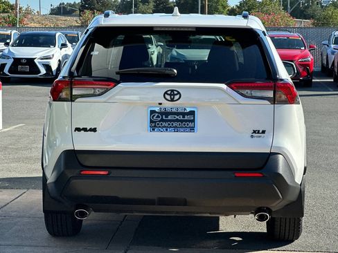 Used 2025 Toyota RAV4 XLE w/ Convenience Package AWD/4WD image 5