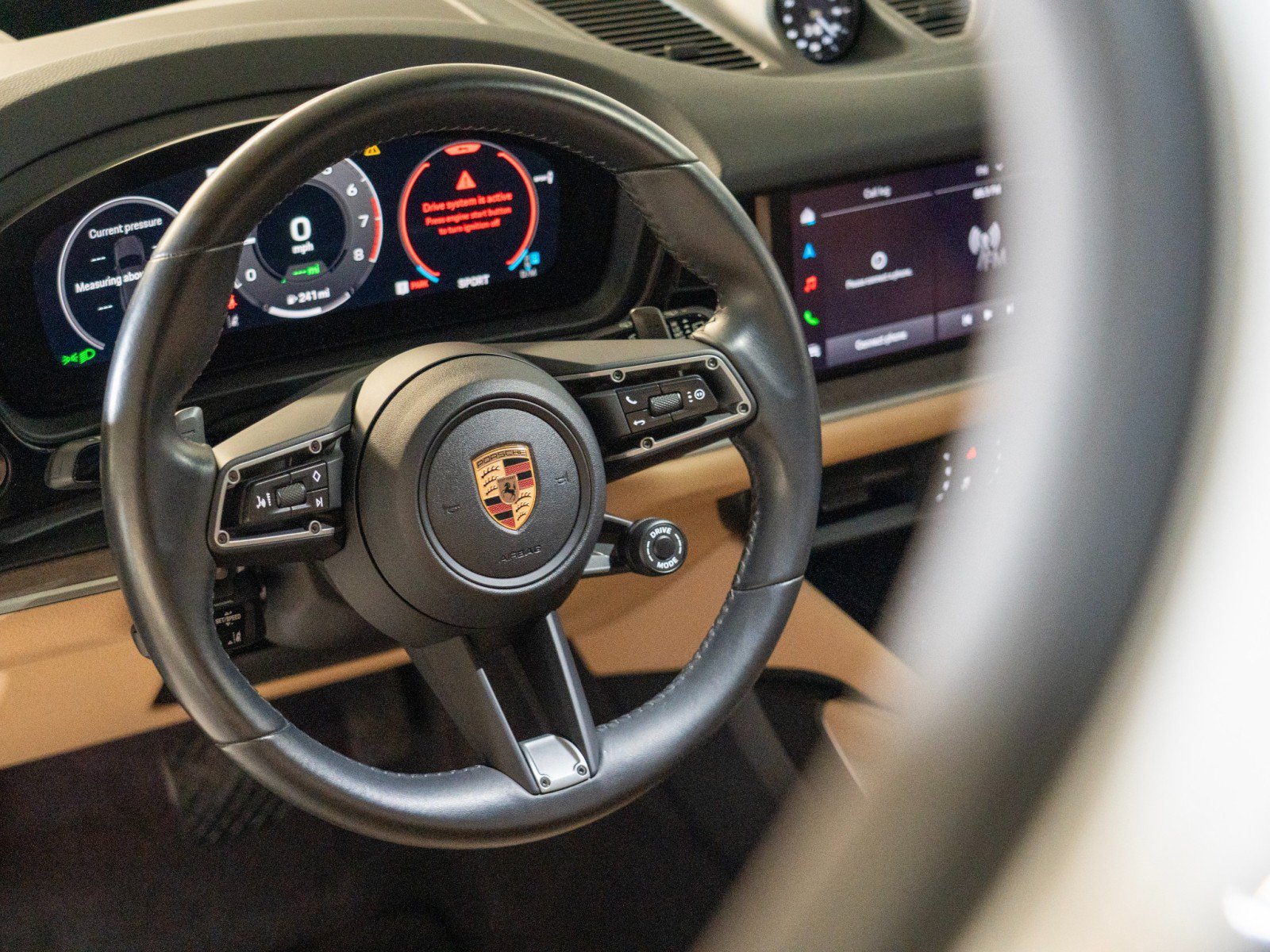 Certified 2025 Porsche Cayenne Coupe AWD/4WD image 17