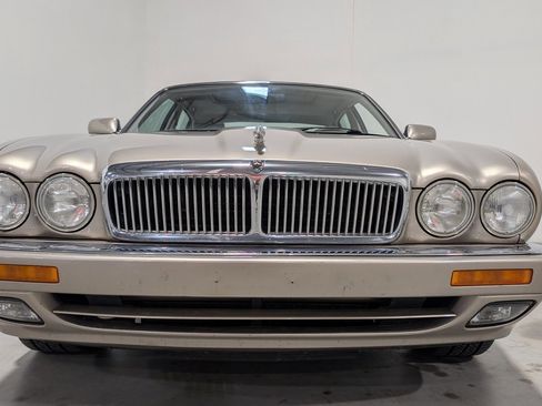 Used 1996 Jaguar XJ6 RWD image 23
