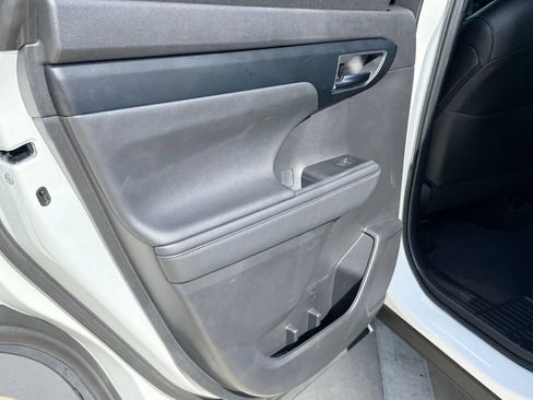 Used 2024 Toyota Highlander LE image 18